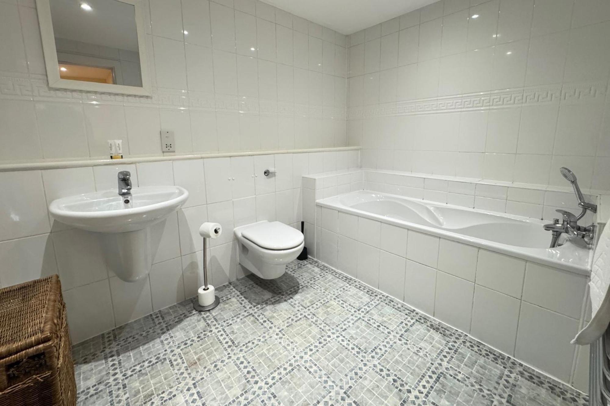 The Greenwich - Two Bedroom Apartment With Parking, Close To Ferry Terminals Southampton Zewnętrze zdjęcie